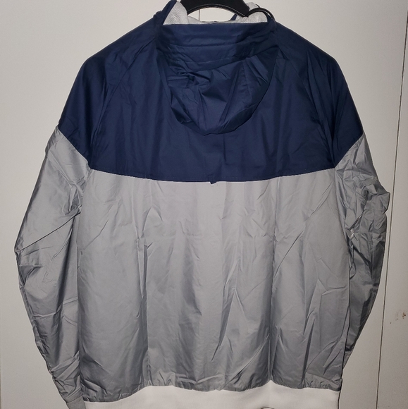 Brand New Nike Wind Runner Wind Breaker - Picture 2 of 3